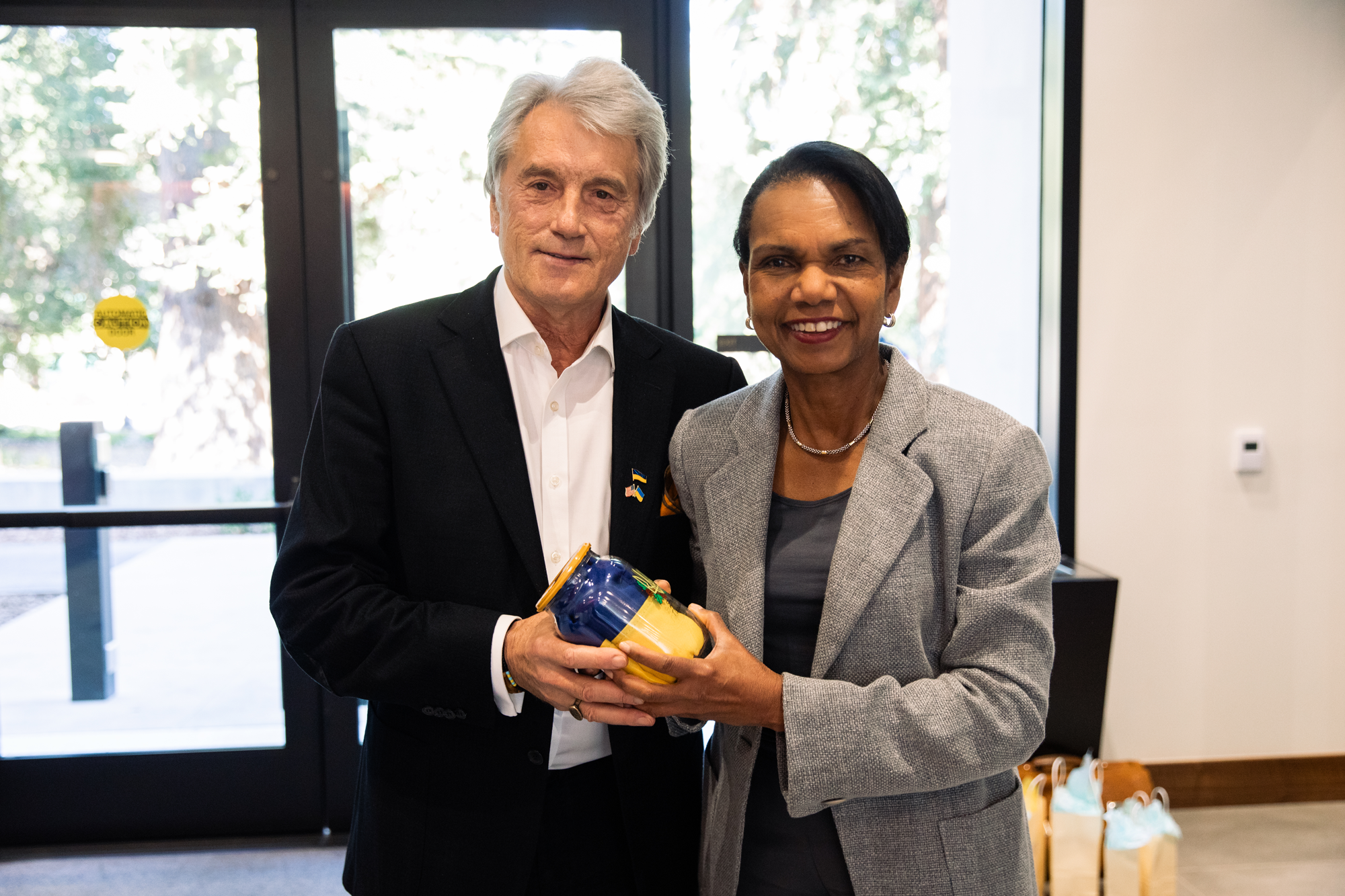 Former Ukrainian President Viktor Yushchenko poses with Hoover Institution Director Condoleezza Rice on October 2, 2024. (Patrick Beaudouin)