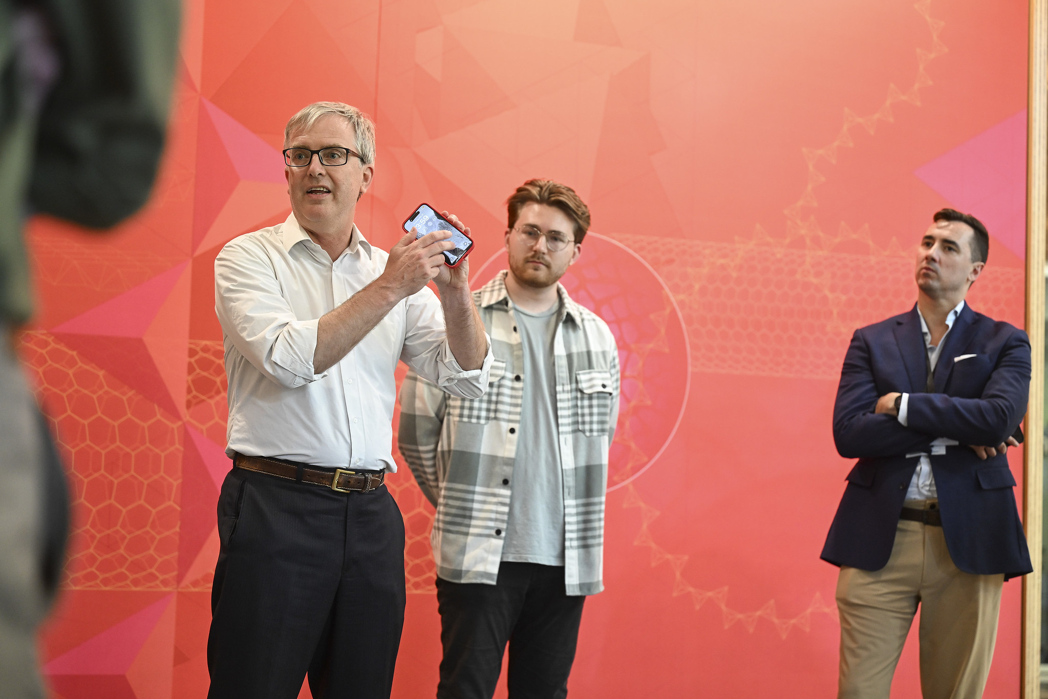 Science Fellow Drew Endy gives a demonstration at the Stanford Emerging Technology Review’s Congressional Fellowship Program on May 30. (Rod Searcey)