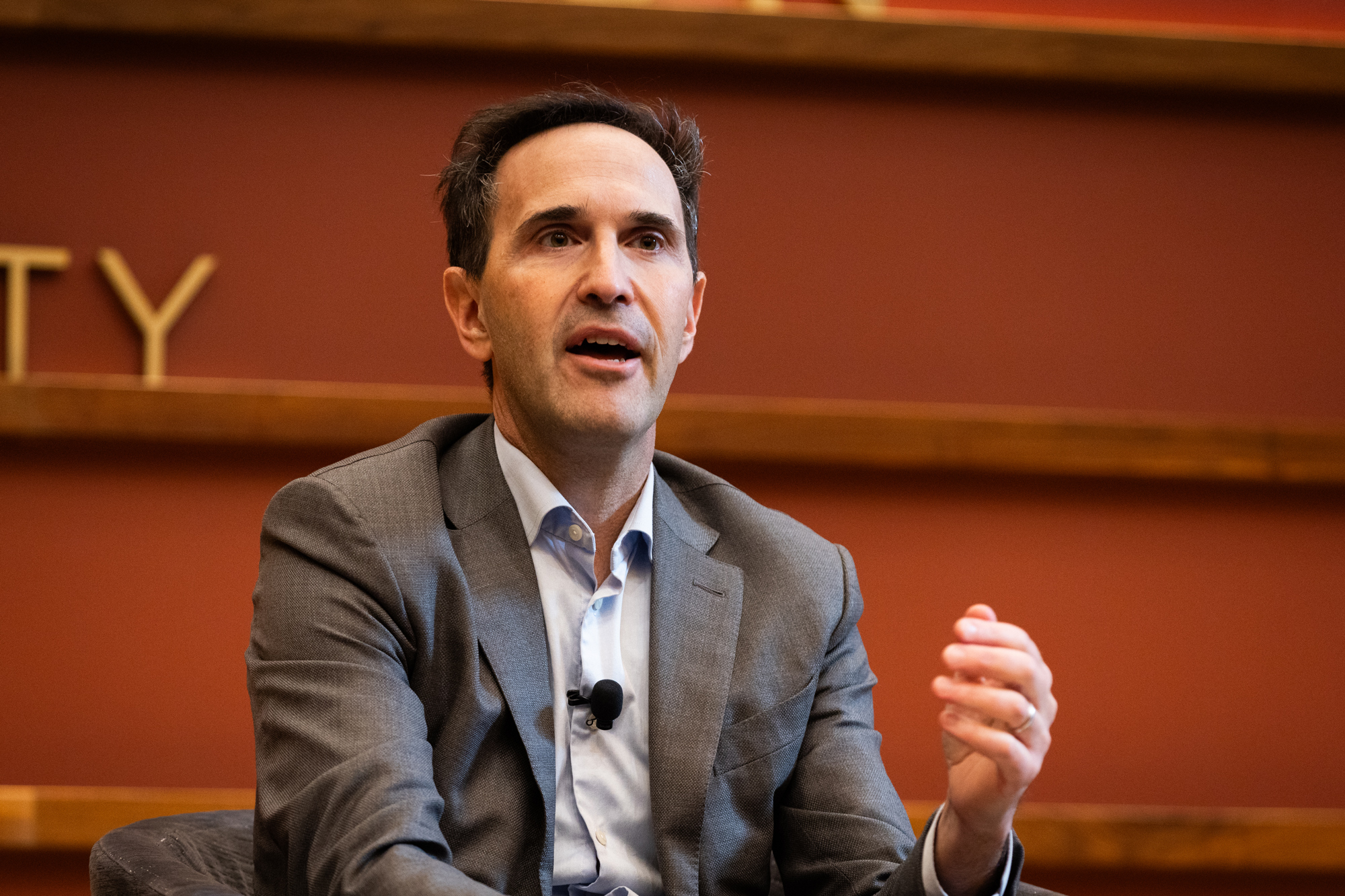 Stanford University President Jonathan Levin speaks in Hauck Auditorium on January 21, 2025. (Patrick Beaudouin)