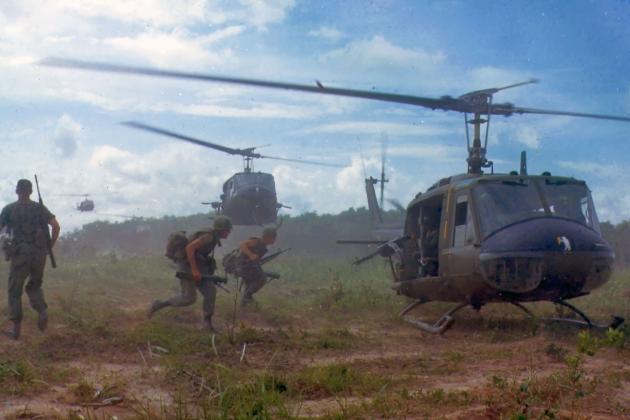 uh d helicopters in vietnam  image