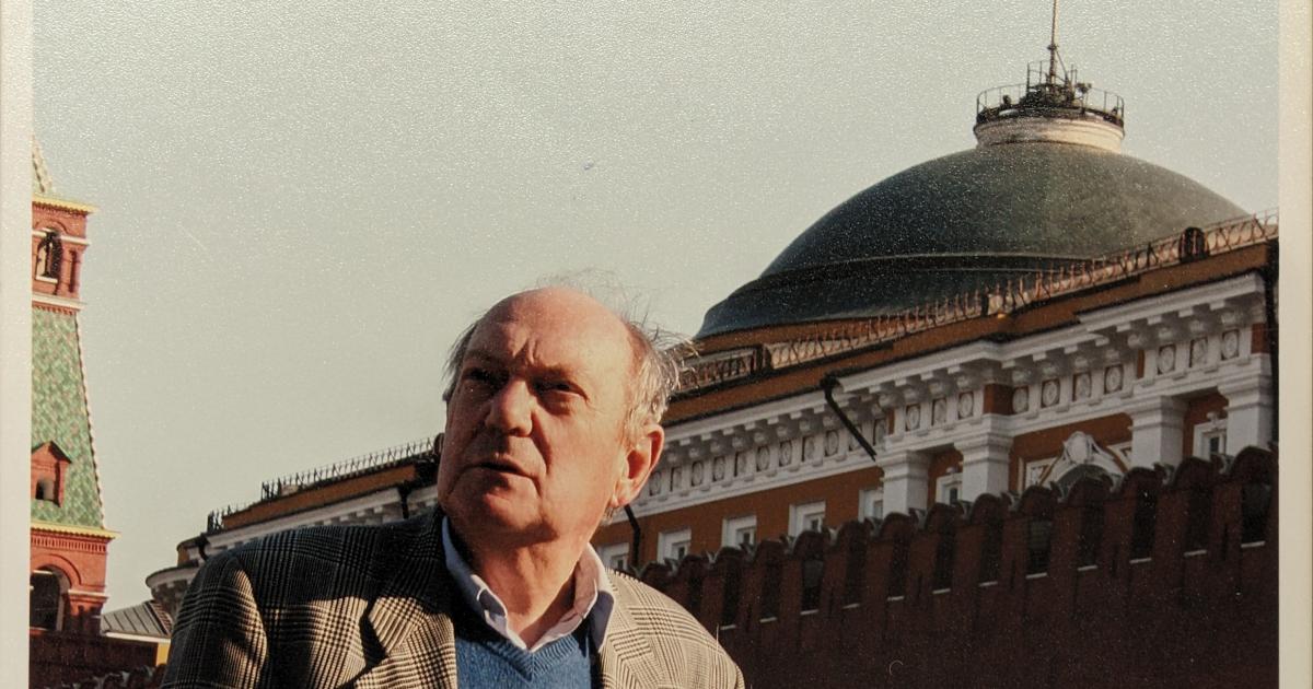 Color photograph of Soviet author Anatolii Gladilin