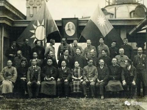 Photo of Deng Yanda and Mao Zedong at the third plenary session of the KMT Second Central Committee, March 1926